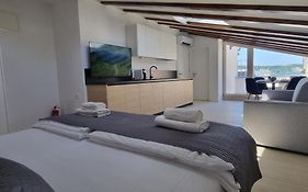 Dea Del Mar Apartments